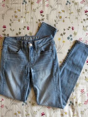 American Eagle Outfitters Size 00 Lowrise Light Blue Skinny Jeans
